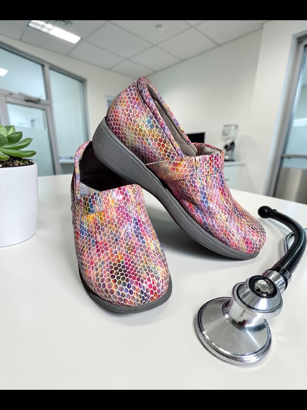 Grey's Anatomy by SoftWalk Meredith Sport Clog in Kaleidoscope Mermaid Size 7